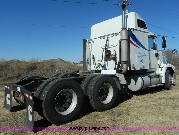 image for item K8011 2005 International 9400i Eagle semi truck