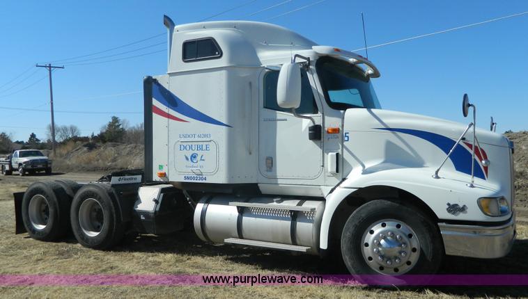 image for item K8011 2005 International 9400i Eagle semi truck