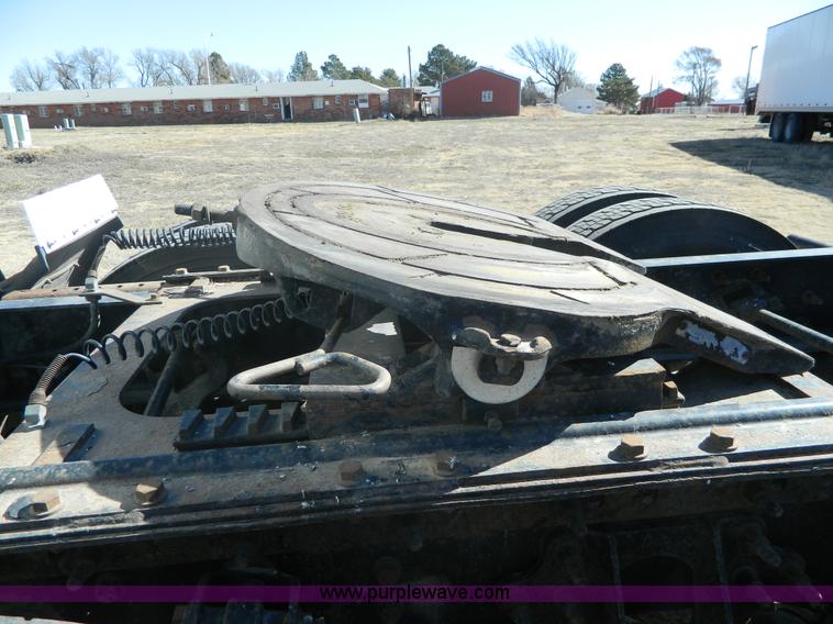 image for item K8011 2005 International 9400i Eagle semi truck