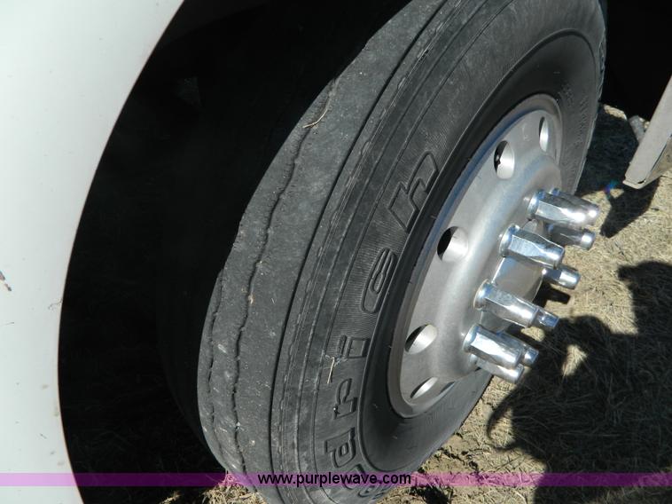 image for item K8011 2005 International 9400i Eagle semi truck