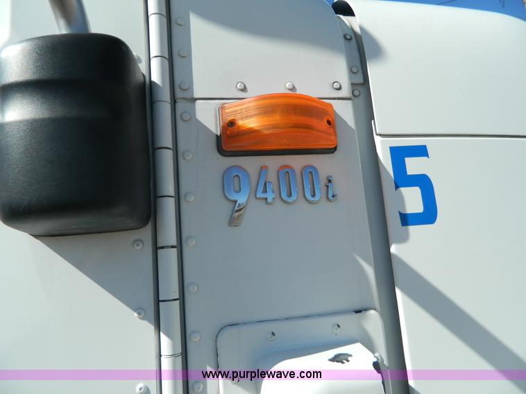 image for item K8011 2005 International 9400i Eagle semi truck