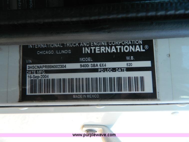image for item K8011 2005 International 9400i Eagle semi truck