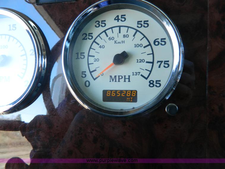 image for item K8011 2005 International 9400i Eagle semi truck