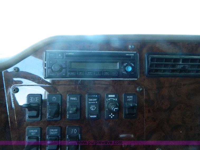 image for item K8011 2005 International 9400i Eagle semi truck