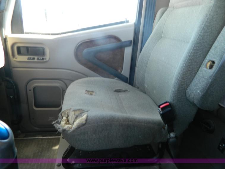 image for item K8011 2005 International 9400i Eagle semi truck