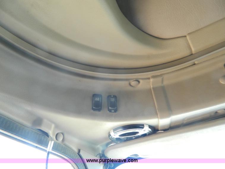 image for item K8011 2005 International 9400i Eagle semi truck