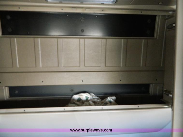 image for item K8011 2005 International 9400i Eagle semi truck