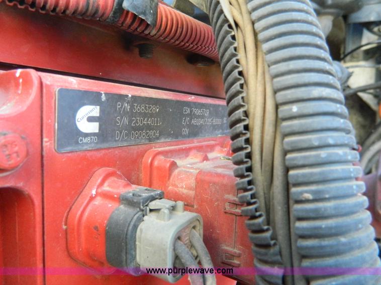 image for item K8011 2005 International 9400i Eagle semi truck