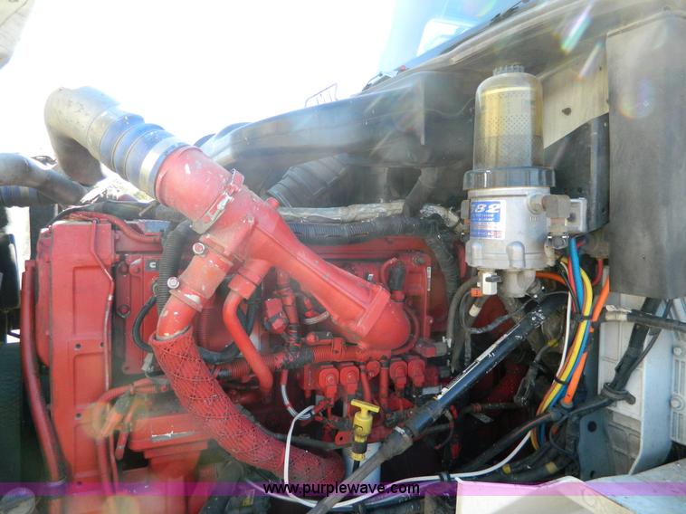 image for item K8011 2005 International 9400i Eagle semi truck