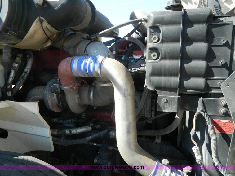 image for item K8011 2005 International 9400i Eagle semi truck