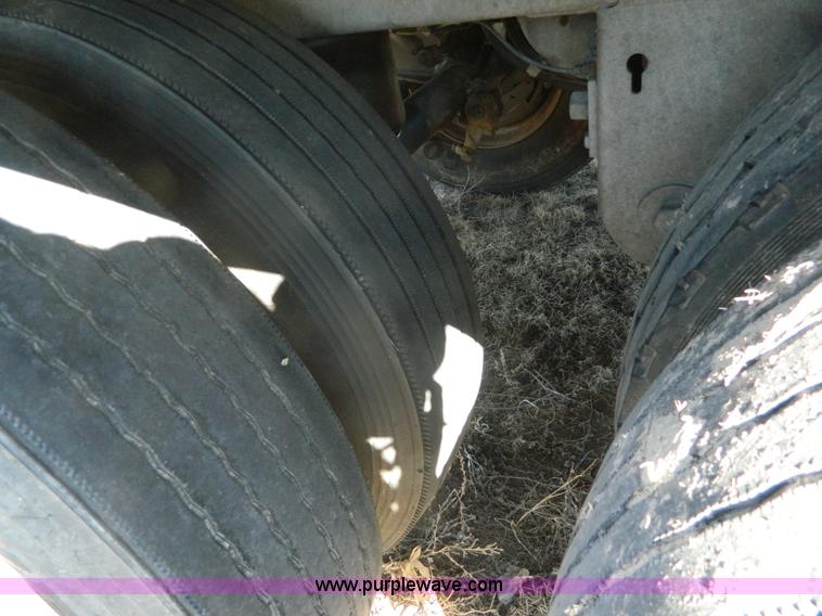 image for item K8012 2006 Stoughton dry van trailer