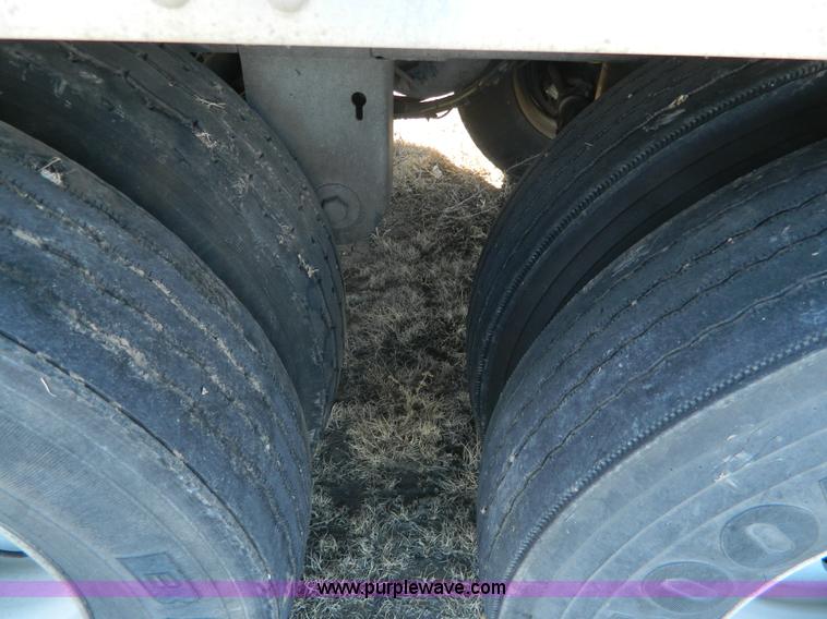 image for item K8012 2006 Stoughton dry van trailer