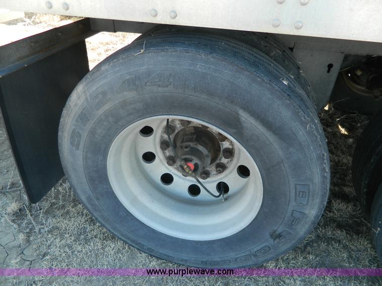 image for item K8012 2006 Stoughton dry van trailer