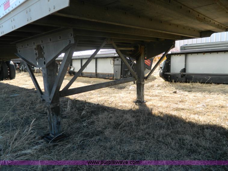 image for item K8012 2006 Stoughton dry van trailer