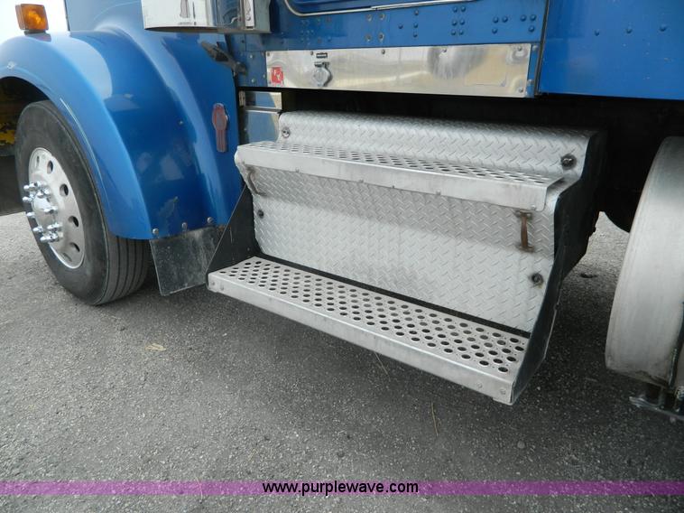 image for item K8014 2000 Kenworth W900L semi truck