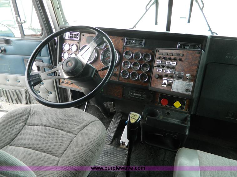 image for item K8014 2000 Kenworth W900L semi truck