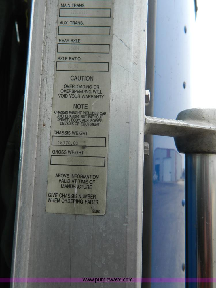 image for item K8014 2000 Kenworth W900L semi truck