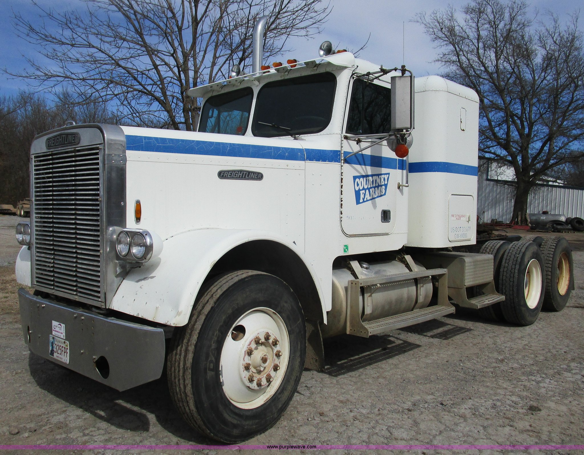 1988 Freightliner FLC64T semi truck in Pryor, OK Item D2366 sold
