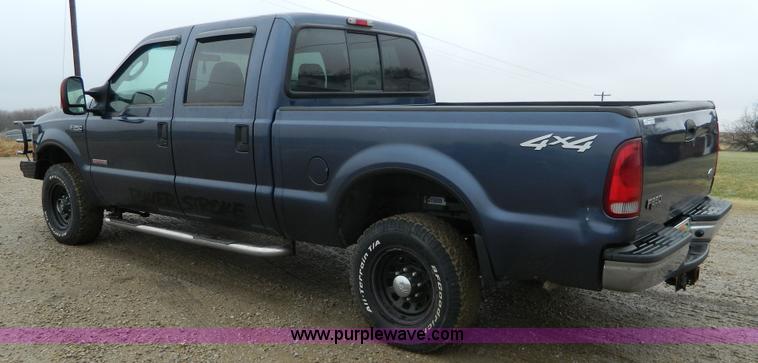 image for item AQ9269 2004 Ford F250 Super Duty Crew Cab pickup truck