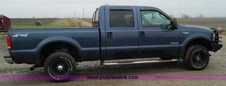 image for item AQ9269 2004 Ford F250 Super Duty Crew Cab pickup truck