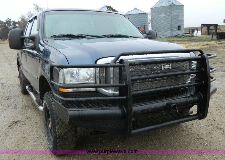 image for item AQ9269 2004 Ford F250 Super Duty Crew Cab pickup truck