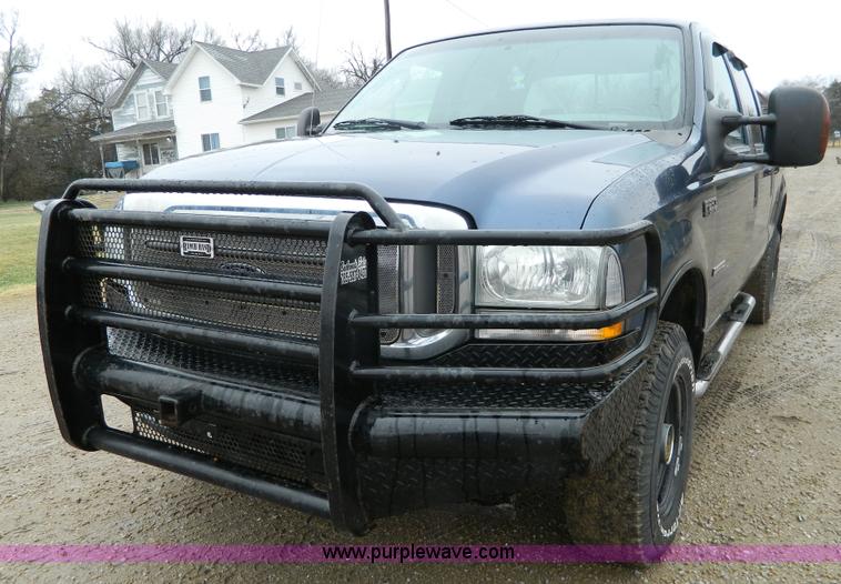 image for item AQ9269 2004 Ford F250 Super Duty Crew Cab pickup truck