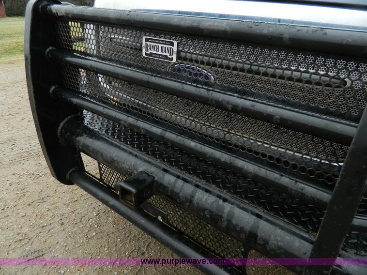 image for item AQ9269 2004 Ford F250 Super Duty Crew Cab pickup truck