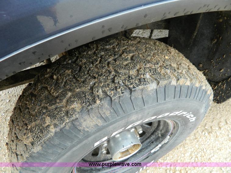 image for item AQ9269 2004 Ford F250 Super Duty Crew Cab pickup truck