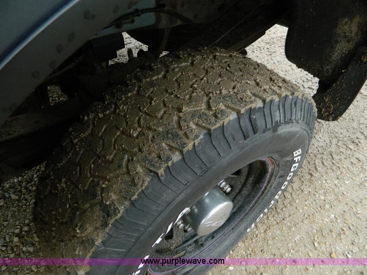 image for item AQ9269 2004 Ford F250 Super Duty Crew Cab pickup truck