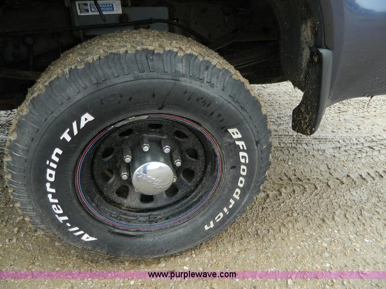 image for item AQ9269 2004 Ford F250 Super Duty Crew Cab pickup truck