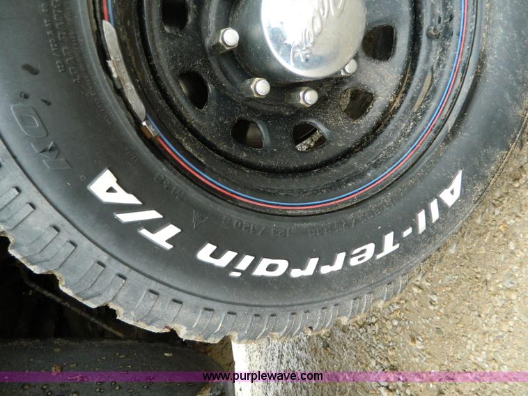 image for item AQ9269 2004 Ford F250 Super Duty Crew Cab pickup truck