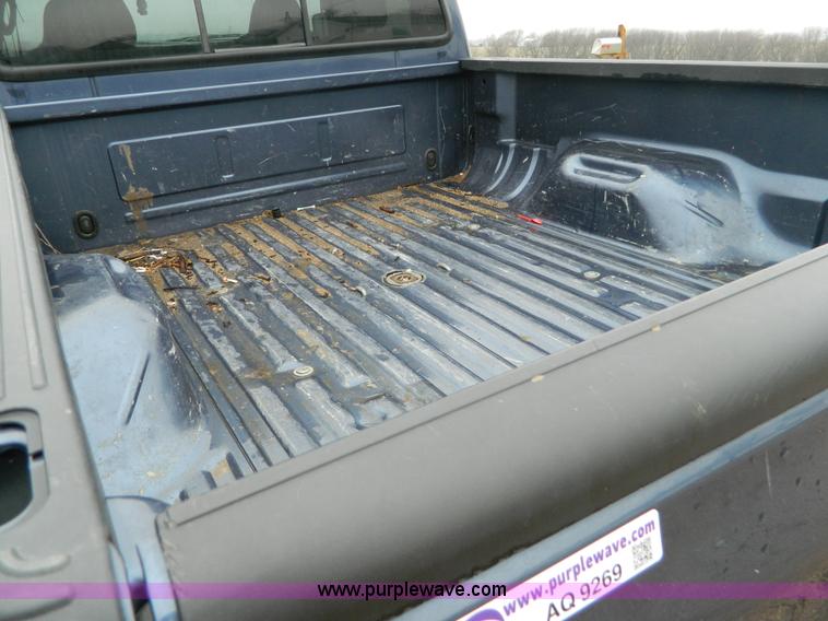 image for item AQ9269 2004 Ford F250 Super Duty Crew Cab pickup truck