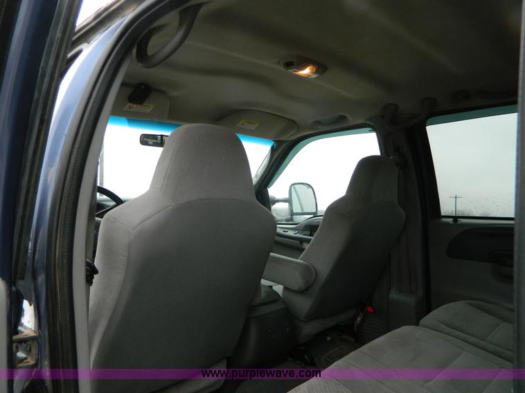 image for item AQ9269 2004 Ford F250 Super Duty Crew Cab pickup truck