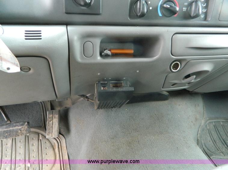 image for item AQ9269 2004 Ford F250 Super Duty Crew Cab pickup truck