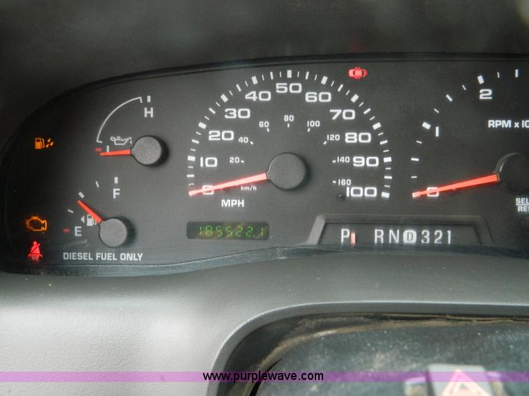 image for item AQ9269 2004 Ford F250 Super Duty Crew Cab pickup truck