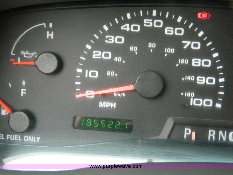 image for item AQ9269 2004 Ford F250 Super Duty Crew Cab pickup truck