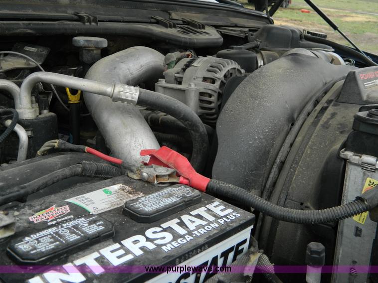 image for item AQ9269 2004 Ford F250 Super Duty Crew Cab pickup truck