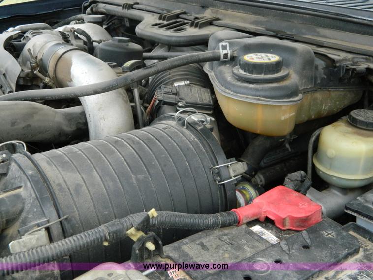 image for item AQ9269 2004 Ford F250 Super Duty Crew Cab pickup truck