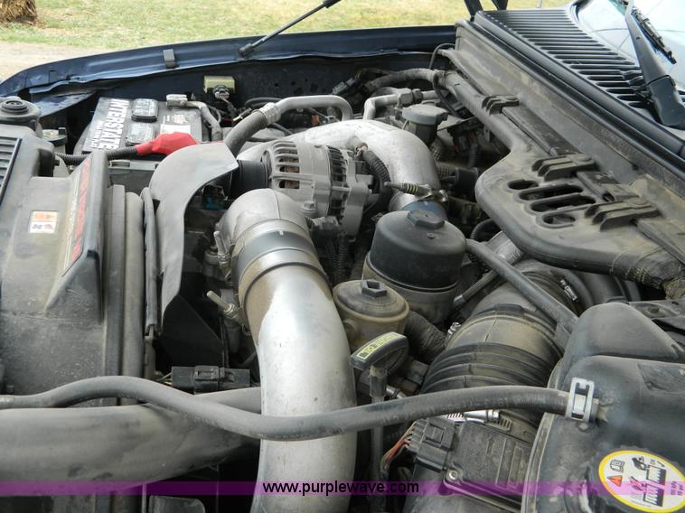 image for item AQ9269 2004 Ford F250 Super Duty Crew Cab pickup truck