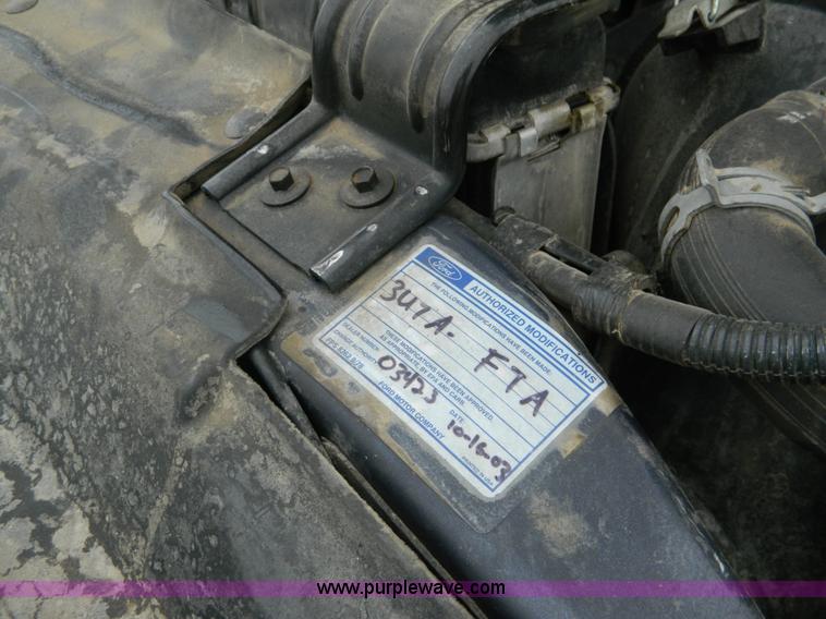 image for item AQ9269 2004 Ford F250 Super Duty Crew Cab pickup truck