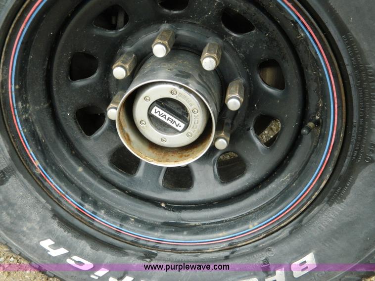 image for item AQ9269 2004 Ford F250 Super Duty Crew Cab pickup truck