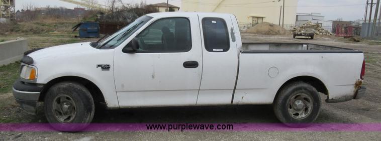 image for item AX9470 2001 Ford F150 SuperCab pickup truck