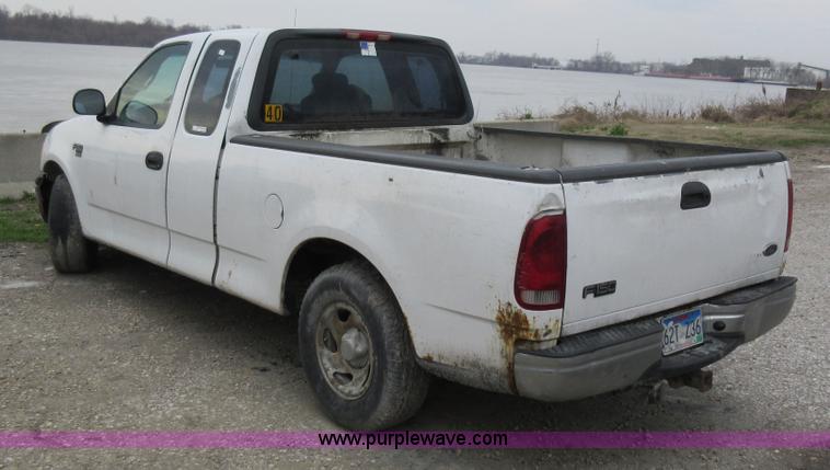 image for item AX9470 2001 Ford F150 SuperCab pickup truck