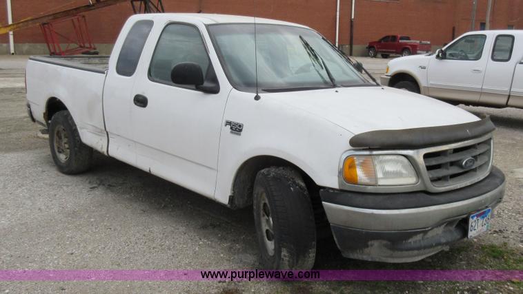 image for item AX9470 2001 Ford F150 SuperCab pickup truck