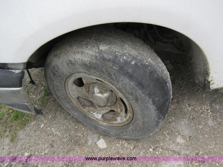 image for item AX9470 2001 Ford F150 SuperCab pickup truck