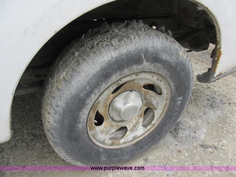 image for item AX9470 2001 Ford F150 SuperCab pickup truck