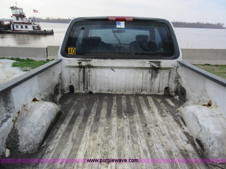 image for item AX9470 2001 Ford F150 SuperCab pickup truck