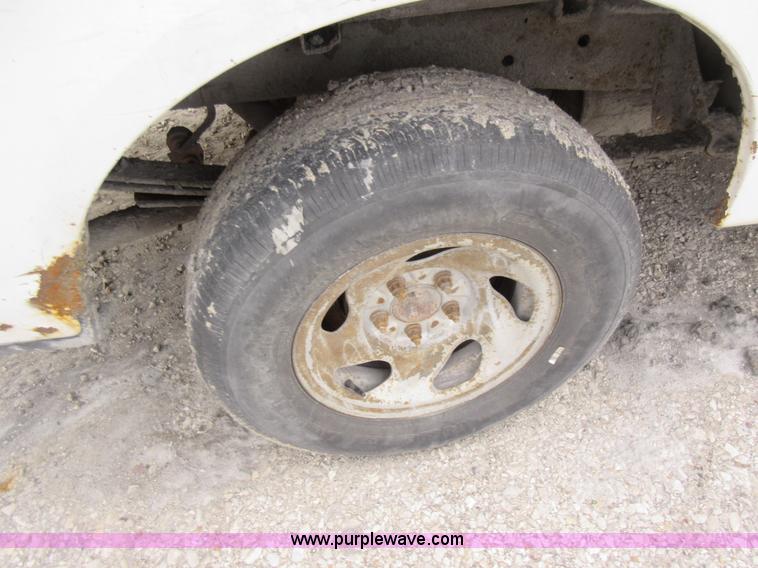 image for item AX9470 2001 Ford F150 SuperCab pickup truck