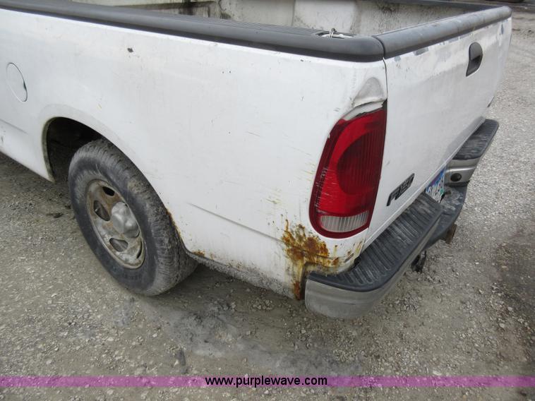 image for item AX9470 2001 Ford F150 SuperCab pickup truck