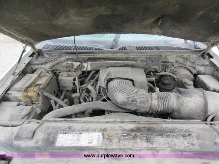 image for item AX9470 2001 Ford F150 SuperCab pickup truck